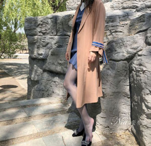 女大学生的沙龙室3