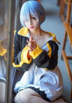 红衣小女孩